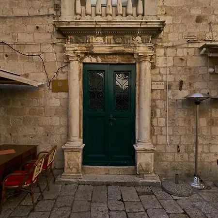 Daire The Saint Blaise Swanky Collection *